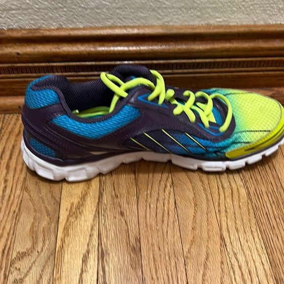 Fila sneakers, never worn, excellent condition, size 9.5 - Picture 1 of 6
